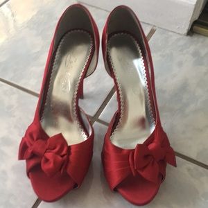 Bow red heels